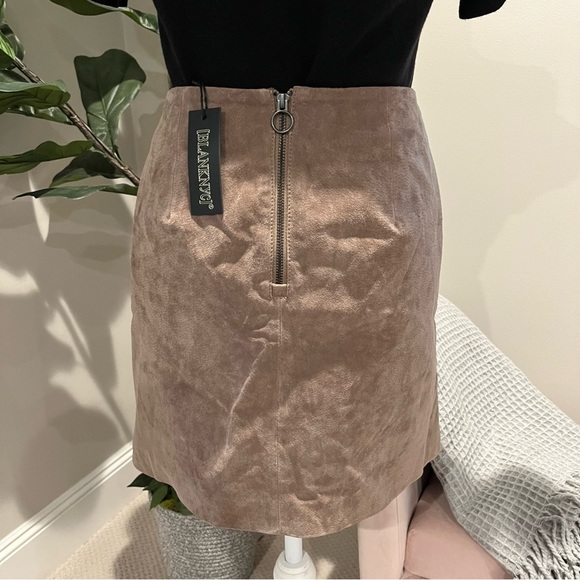 NEW WITH TAGS! BLANK NYC brown suede skirt - Picture 2 of 2